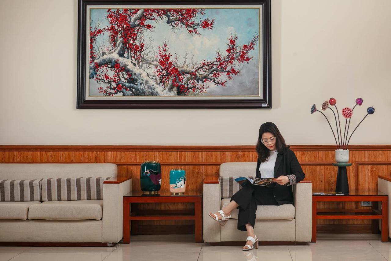 A25 Hotel - 705 Lac Long Quan Hanoï Extérieur photo